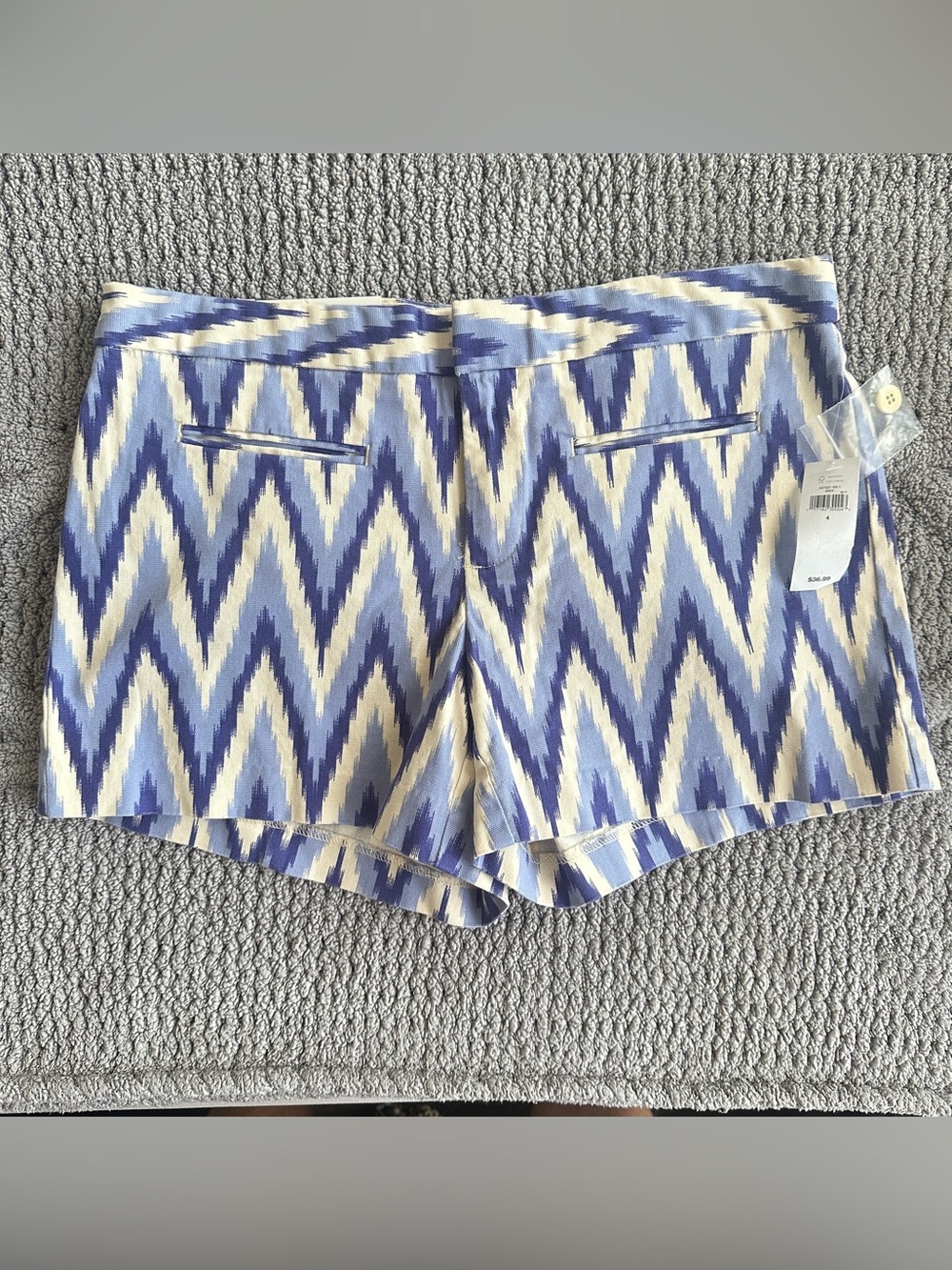 NWT GAP Blue and Cream Chevron Women's Shorts 4